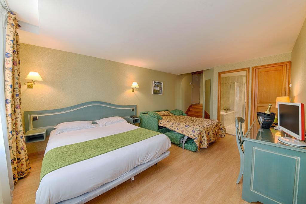Hotel Logis Le Tadorne Piney Exterior foto