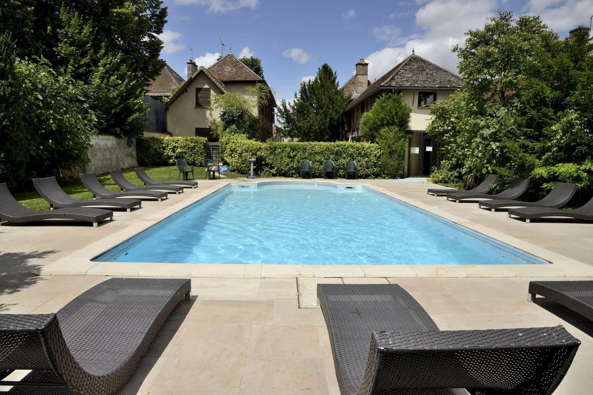 Hotel Logis Le Tadorne Piney Exterior foto